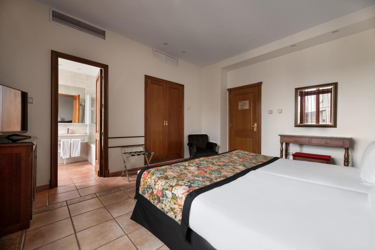 Hotel Exe Alfonso VIII Plasencia Exterior foto